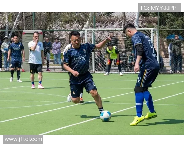 在足球场上演绎不同的精彩瞬间与多元活动的魅力