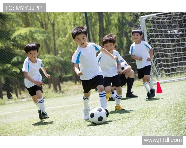 足球护背的重要性与技巧解析助你提升运动表现与保护身体健康